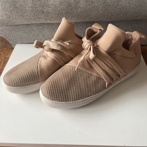 Steve Madden Lancer Sneakers. Gently used. Awesome condition